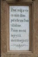 nápis na podstavci Fotografie objektu