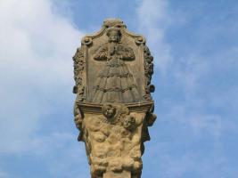 hlavice Mariánského sloupu v Hostivici Fotografie objektu