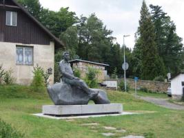 Socha Jaroslava Haška jižně od náměstí v Lipnici nad Sázavou Fotografie objektu