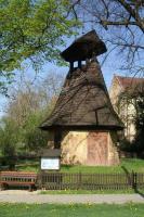 Zvonice a Boží muka ve středu obce Neprobylice u Kutrovic Fotografie objektu