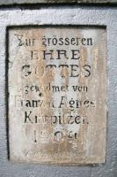 nápis na podstavci Fotografie objektu