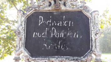 Detail nápisu kříže Řimnáčů Fotografie objektu
