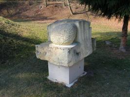 Plastika Relikviář v Praze-Lysolajích Fotografie objektu