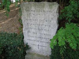 Pomník padlým na Hostibejku v Kralupech Fotografie objektu