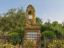 Pomník padlým u křižovatky v Plinkoutu Fotografie objektu