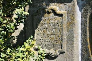 nápis a vročení na podstavci Fotografie objektu