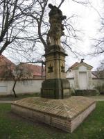 Socha kojící Panny Marie v zámeckém parku v Benátkách nad Jizerou Fotografie objektu