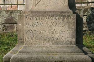 nápis na podstavci Fotografie objektu