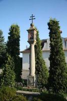 <a href="https://commons.wikimedia.org/wiki/File:Wayside shrines in cemetery of Domov svaté Anežky in Velký Újezd, Kojatice, Třebíč District.JPG">zdroj: Wikimedia, autor, CC BY-SA</a> Fotografie objektu