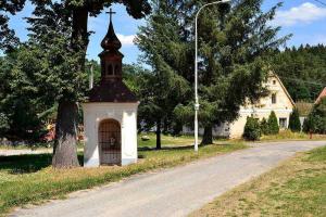 <a href="https://commons.wikimedia.org/wiki/File:Hrádek (Trhové Sviny) 2015-08-05 2.jpg">zdroj: Wikimedia, autor, CC BY-SA</a> Fotografie objektu