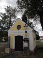 <a href="https://commons.wikimedia.org/wiki/File:Overview of chapel of Saint Vitus in Ohrazenice, Jaroměřice nad Rokytnou, Třebíč District.JPG">zdroj: Wikimedia, autor, CC BY-SA</a> Fotografie objektu