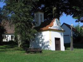 <a href="https://commons.wikimedia.org/wiki/File:Záluží, kaple svatého Jana Nepomuckého.jpg">zdroj: Wikimedia, autor, CC BY-SA</a> Fotografie objektu
