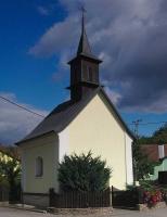 <a href="https://commons.wikimedia.org/wiki/File:Kaple Panny Marie Růžencové, Strhaře, okres Brno-venkov (02).jpg">zdroj: Wikimedia, autor, CC BY-SA</a> Fotografie objektu