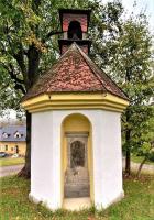 <a href="https://commons.wikimedia.org/wiki/File:Boží muka Sestronovice od J.jpg">zdroj: Wikimedia, autor, CC BY-SA</a> Fotografie objektu