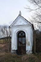 <a href="https://commons.wikimedia.org/wiki/File:Kaplička u rozcestí.jpg">zdroj: Wikimedia, autor, CC BY-SA</a> Fotografie objektu