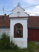 <a href="https://commons.wikimedia.org/wiki/File:Svojkovice - výklenková kaplička - poklona 1.jpg">zdroj: Wikimedia, autor, CC BY-SA</a> Fotografie objektu