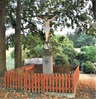 <a href="https://commons.wikimedia.org/wiki/File:Wayside cross in Svařenov, Velké Meziříčí, Žďár nad Sázavou District.JPG">zdroj: Wikimedia, autor, CC BY-SA</a> Fotografie objektu
