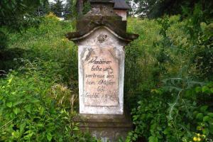 Nápis na čelní straně soklu Fotografie objektu