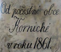 Detail nápisu vzadu Fotografie objektu