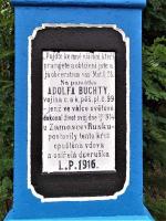 nápis a datace na čelní straně Fotografie objektu