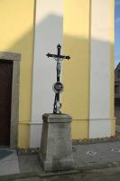 <a href="https://commons.wikimedia.org/wiki/File:Wayside cross near chapel of Saint Florian in Mladoňovice, Třebíč District.JPG">zdroj: Wikimedia, autor, CC BY-SA</a> Fotografie objektu