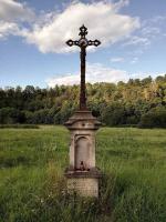 <a href="https://commons.wikimedia.org/wiki/File:Klasterska Lhota kriz 2.jpg">zdroj: Wikimedia, autor, CC BY-SA</a> Fotografie objektu