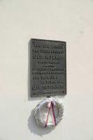<a href="https://commons.wikimedia.org/wiki/File:Overview of plaque of Oldřich Hornof at Tuchoměřická street in Nebušice, Prague.jpg">zdroj: Wikimedia, autor, CC BY-SA</a> Fotografie objektu