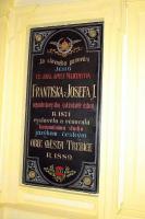 <a href="https://commons.wikimedia.org/wiki/File:Plaque of Franz Joseph I, creator of Gymnasium in Třebíč, Třebíč District.jpg">zdroj: Wikimedia, autor, CC BY-SA</a> Fotografie objektu