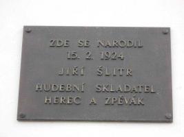 <a href="https://commons.wikimedia.org/wiki/File:Zalesni Lhota 52 deska.jpg">zdroj: Wikimedia, autor, CC BY-SA</a> Fotografie objektu