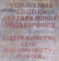 Detail nápisu na podstavci vpravo Fotografie objektu