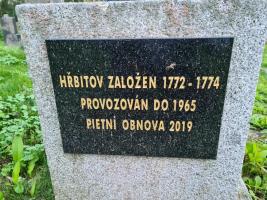 Kříž na starém hřbitově ve Spáleném Poříčí Fotografie objektu