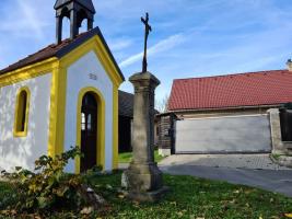 Kříž u kaple v Měrčíně Fotografie objektu