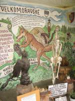 Plastiky a malby v zastávce autobusů v Moravičanské ulici v Lošticích Fotografie objektu