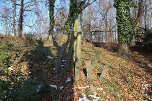 Pomník neznámého účelu v areálu Wolfrumovy vily v Ústí nad Labem Fotografie objektu