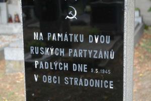 Památník ruských partyzánů na hřbitově ve Stradonicích Fotografie objektu