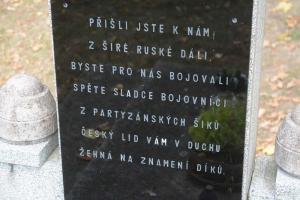 Památník ruských partyzánů na hřbitově ve Stradonicích Fotografie objektu