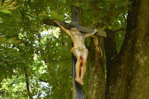 Centrální kříž bývalého hřbitova u kostela svatého Václava v Rychnově u Jablonce nad Nisou Fotografie objektu