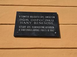 Pamětní deska na Domu odpočinku Hany Benešové v Žinkovech Fotografie objektu
